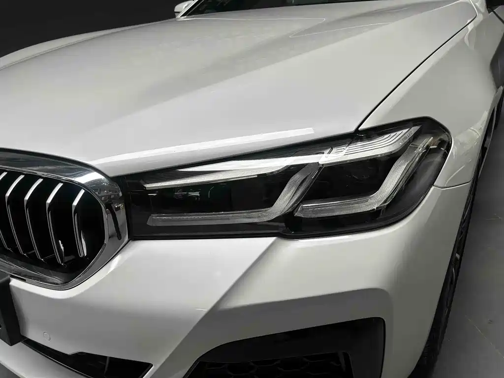 BMW 5 Series 2023 — фото 2