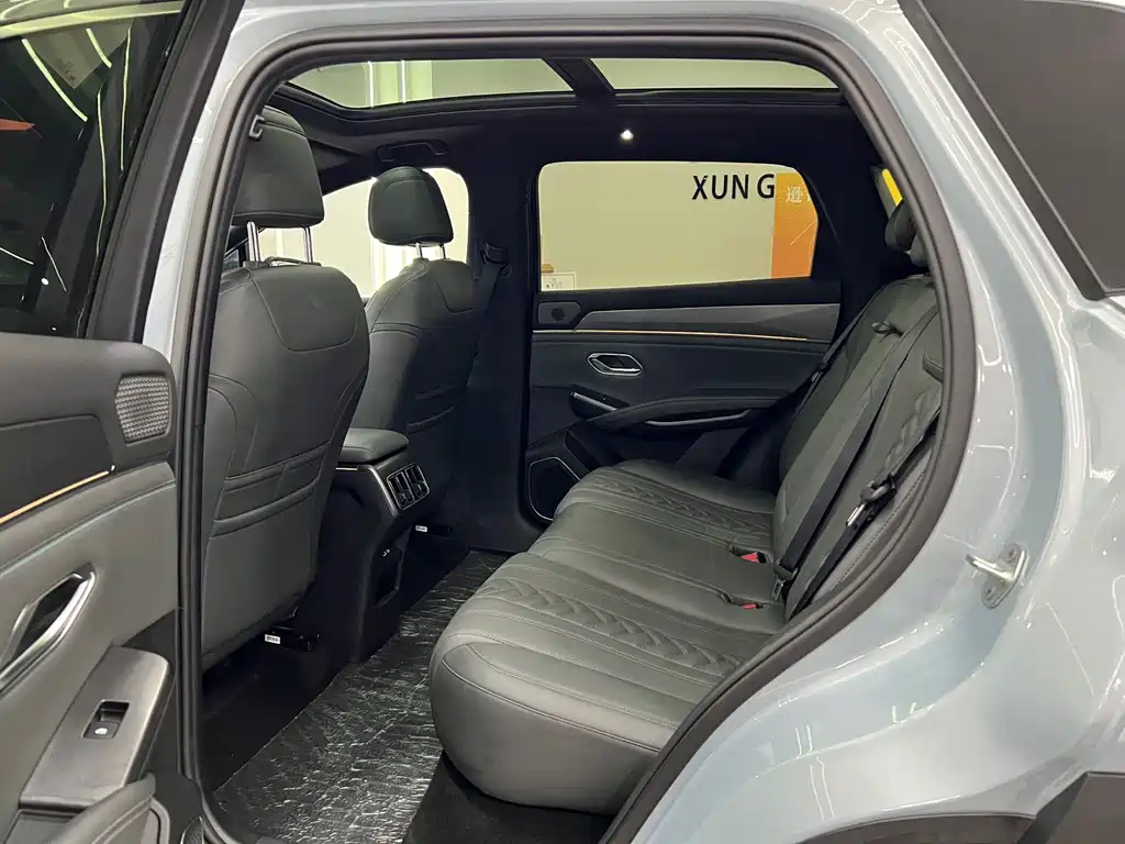 BYD L DM-i 2025 — фото 10