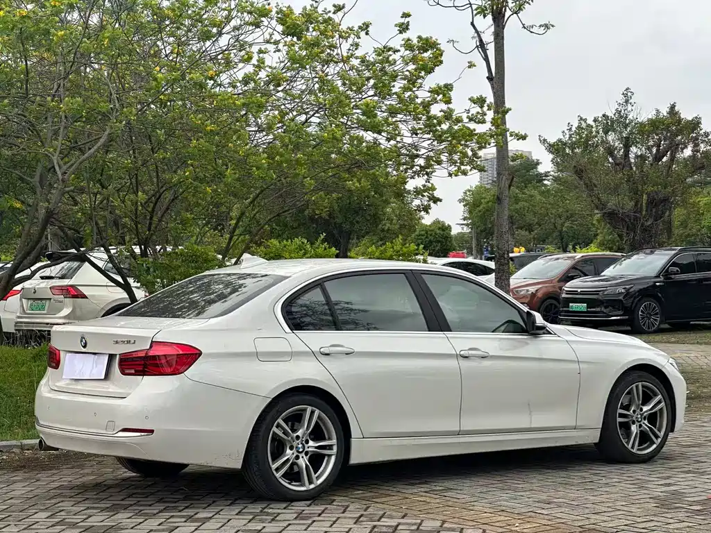 BMW 3 Series 2017 — фото 11