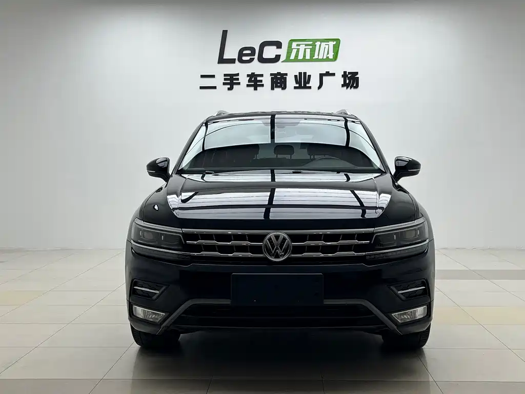 Volkswagen Tiguan L 2018 — фото 1