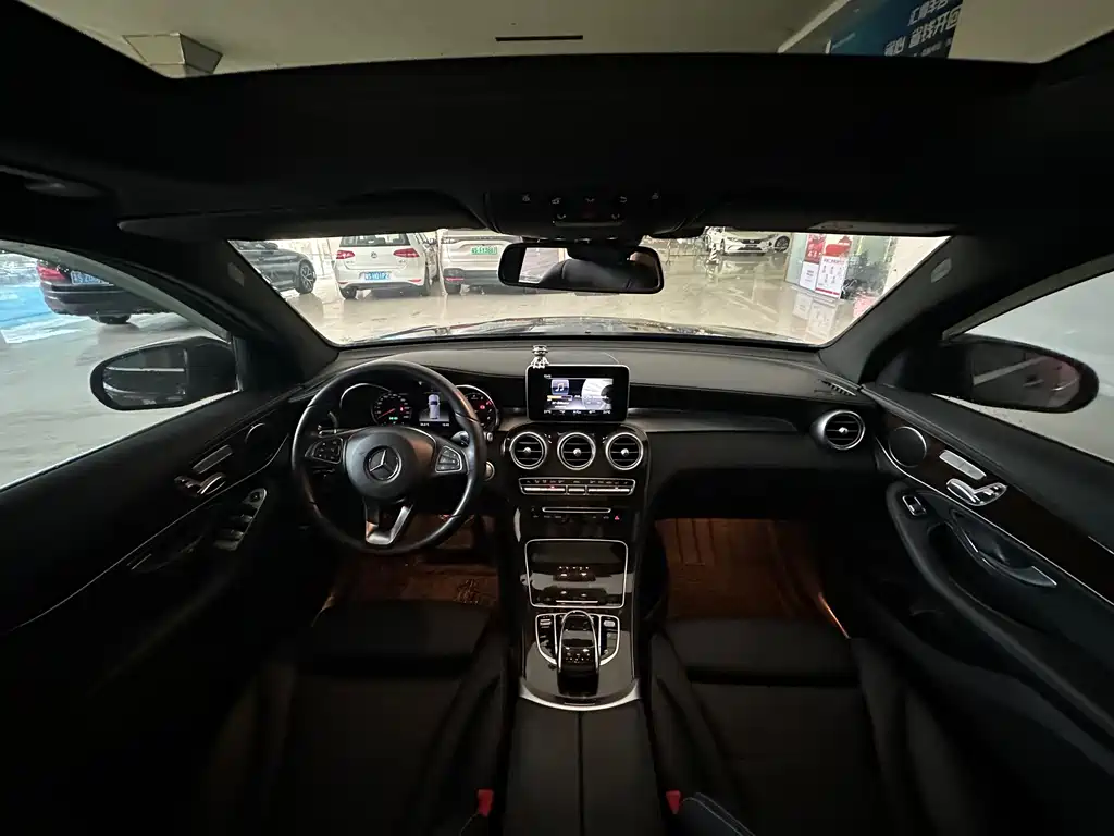 Mercedes-Benz GLC 2018 — фото 15