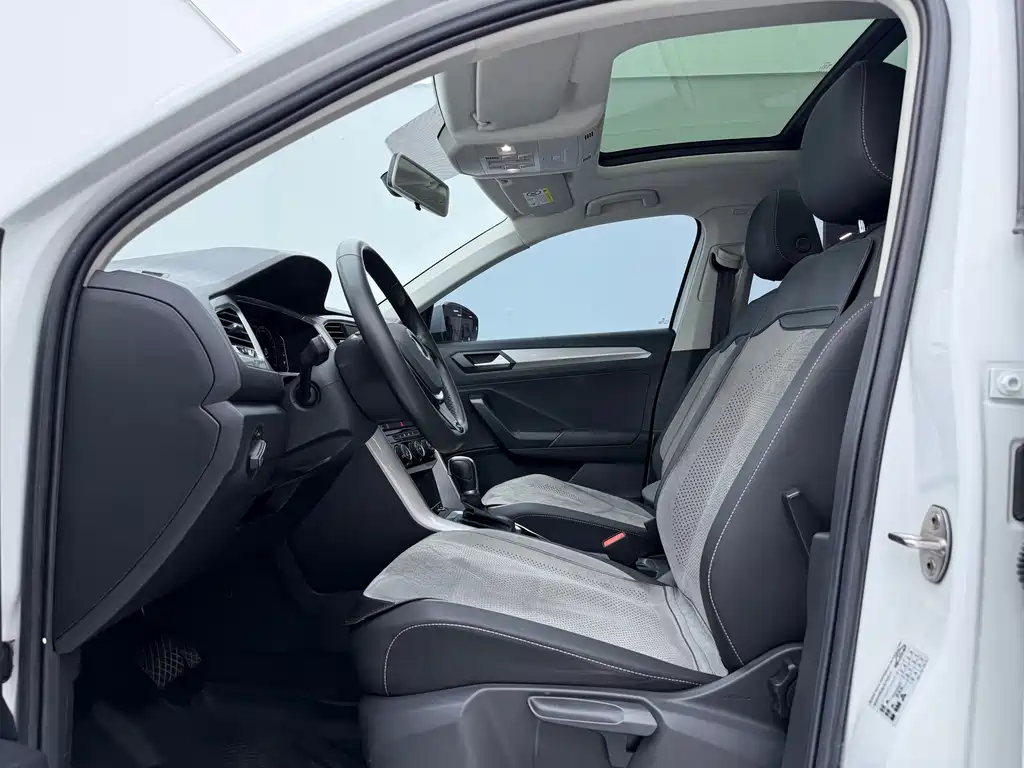 Volkswagen T-Roc 2022 — фото 10
