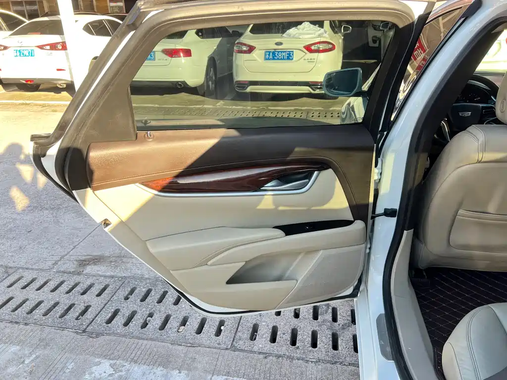Cadillac XTS 2016 — фото 12