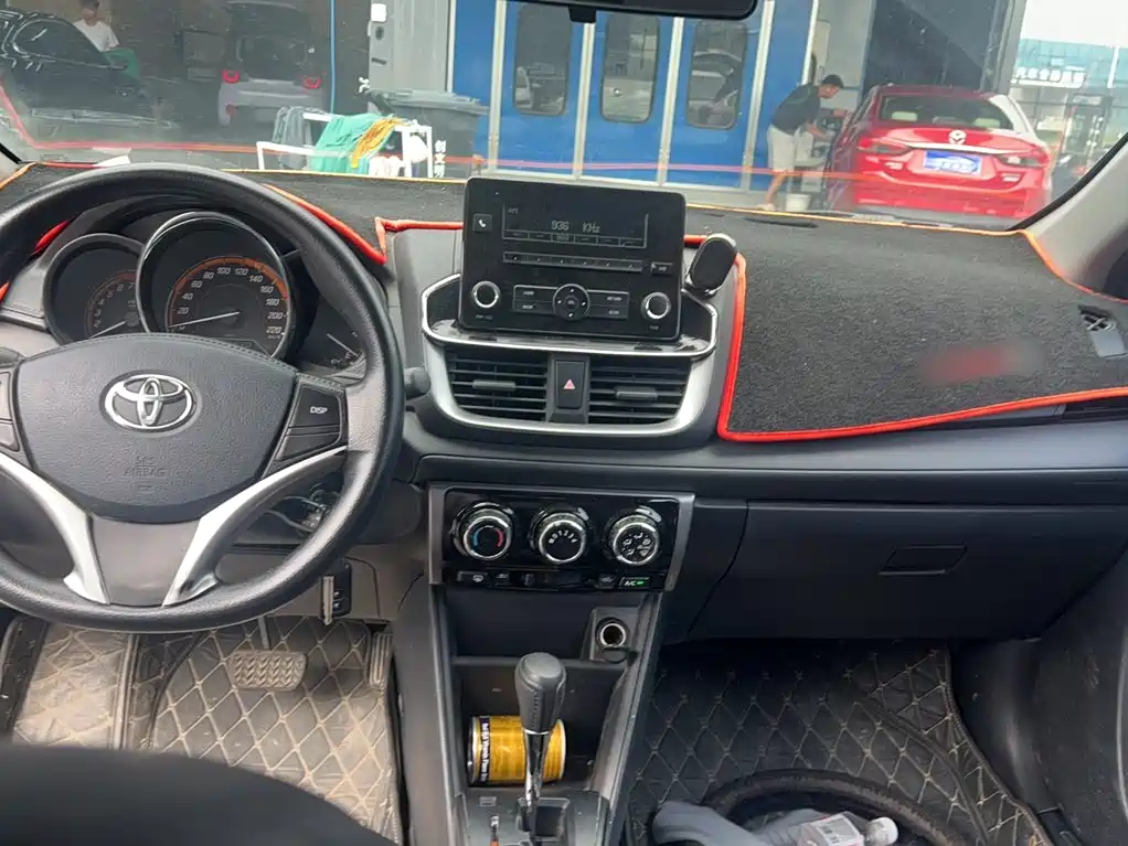 Toyota Yaris L 2023 — фото 14