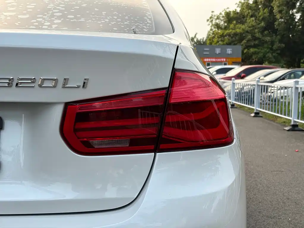 BMW 3 Series 2017 — фото 13