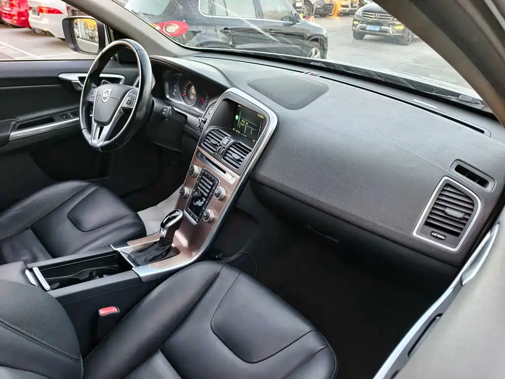 Volvo XC60 2015 — фото 16