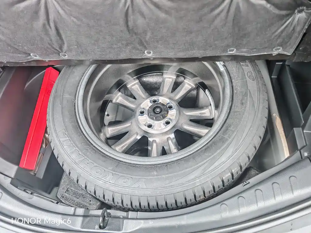 Toyota RAV4 2016 — фото 19