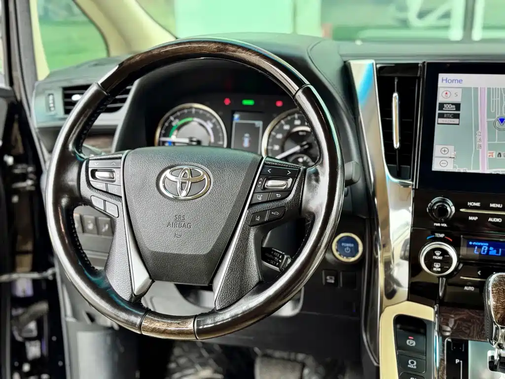 Toyota Alphard 2021 — фото 13