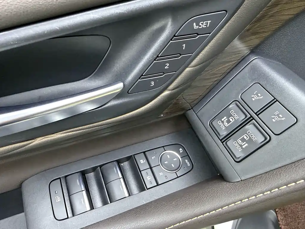 Toyota Vellfire 2024 — фото 12