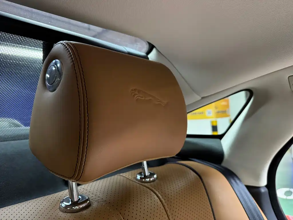 Jaguar XJ 2015 — фото 35