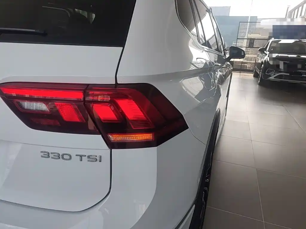 Volkswagen Tiguan L 2021 — фото 8