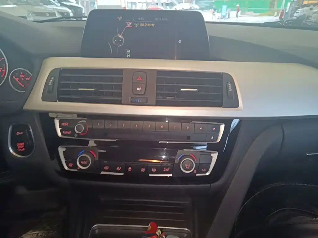 BMW 3 Series 2015 — фото 13
