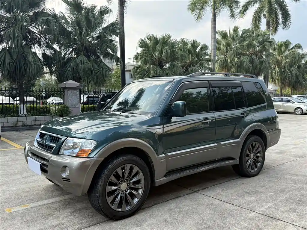 Mitsubishi Pajero 2009