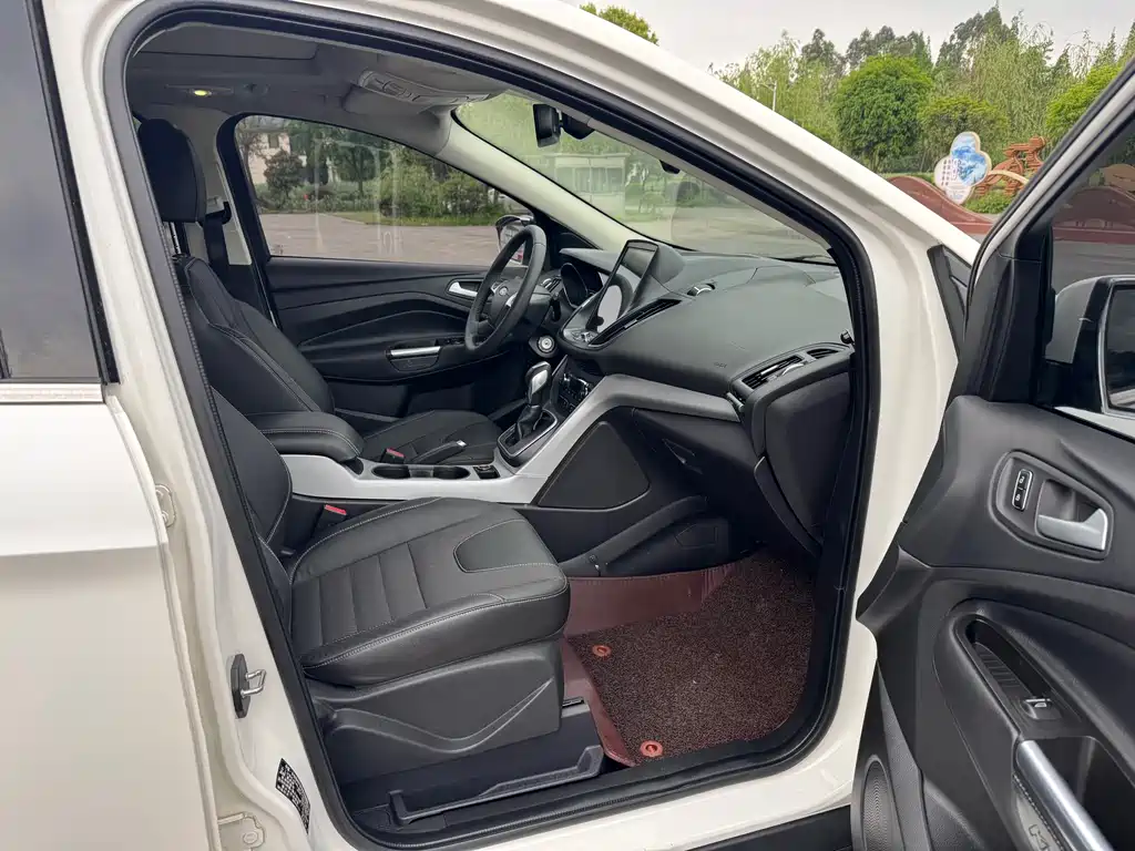 Ford Kuga 2016 — фото 10