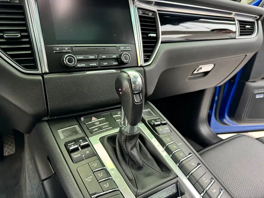 Porsche Macan 2018 — фото 17