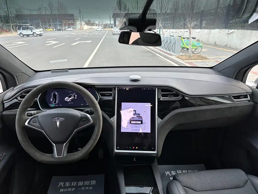 Tesla Model X 2017 — фото 10