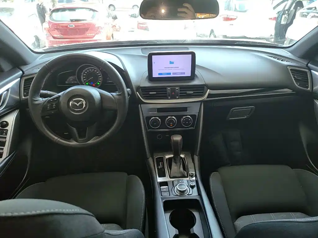 Mazda CX-4 2017 — фото 10
