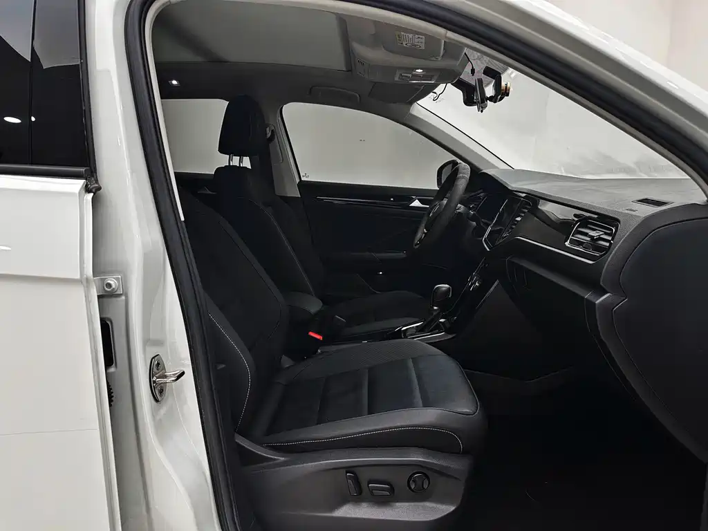 Volkswagen T-Roc 2022 — фото 23