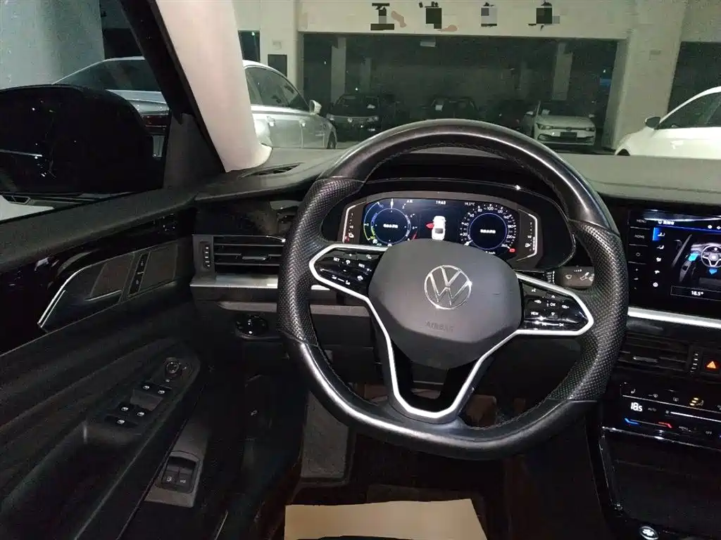 Volkswagen Passat New Energy 2023 — фото 11