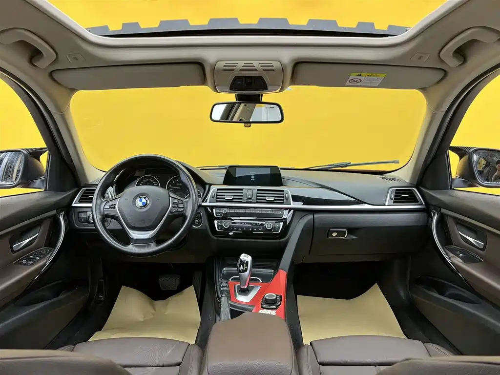 BMW 3 Series 2018 — фото 35
