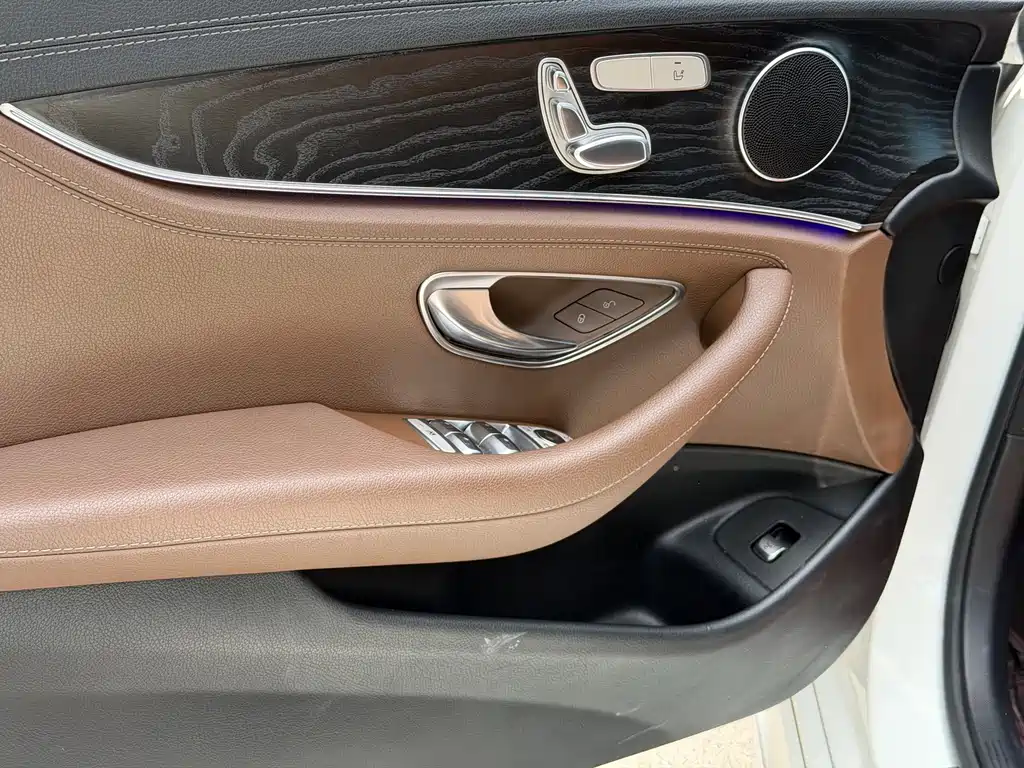Mercedes-Benz E-Class 2019 — фото 10