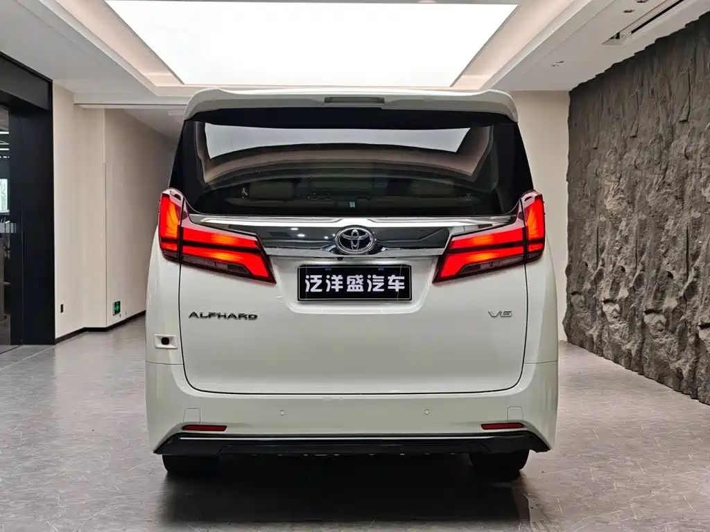 Toyota Alphard 2019 — фото 18