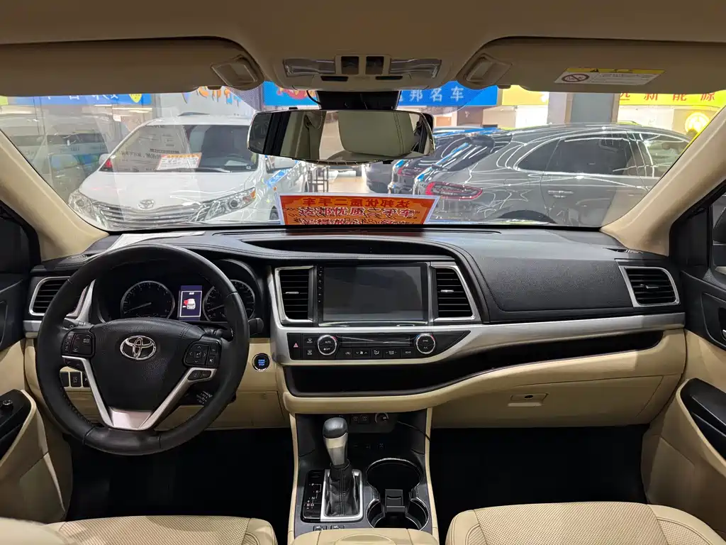 Toyota Highlander 2018 — фото 11