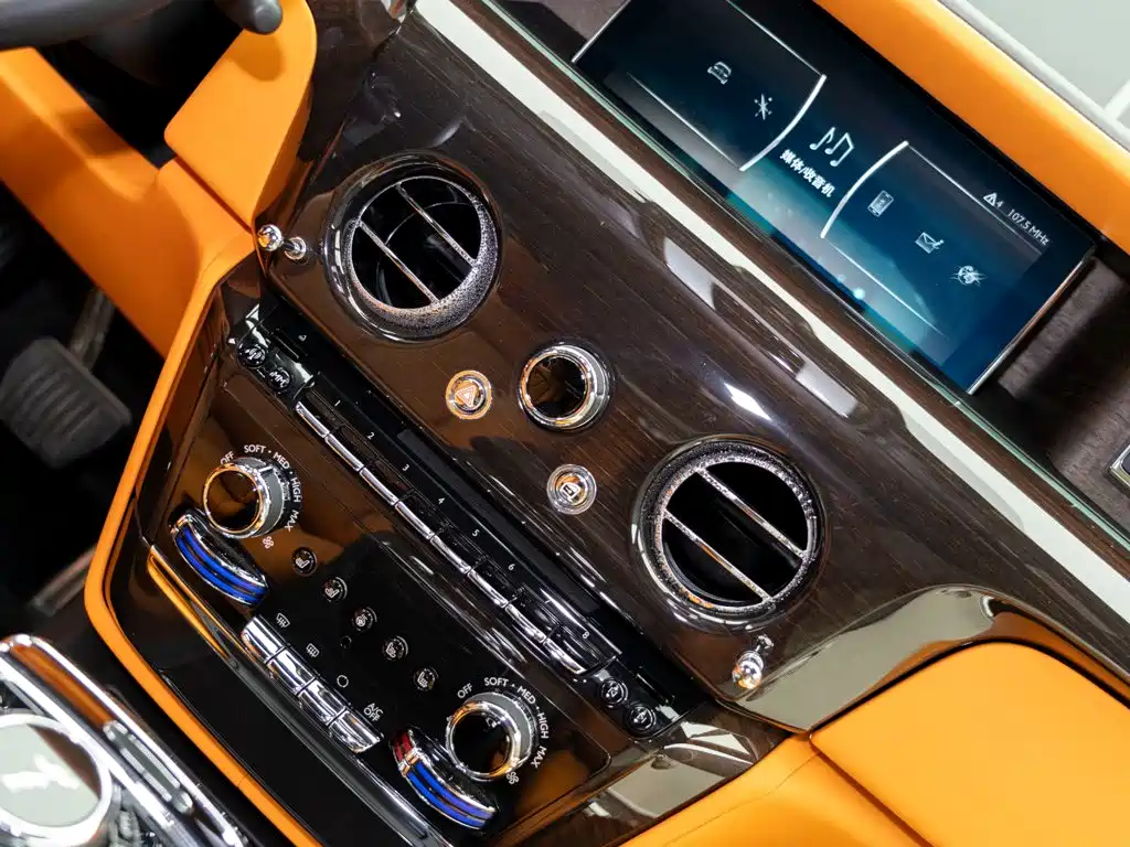 Rolls-Royce Phantom 2022 — фото 24