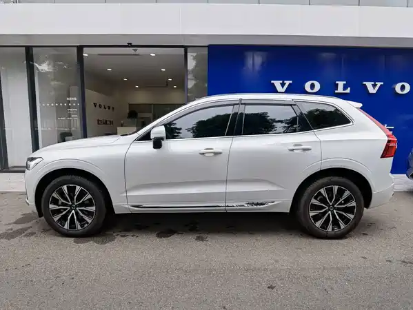 Volvo XC60 2025