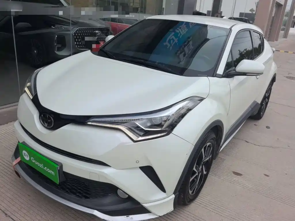 Toyota C-HR 2018 — фото 2