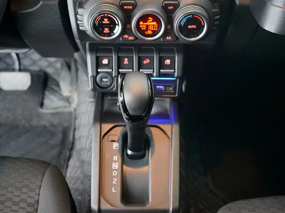 Suzuki Jimny 2025 — фото 11