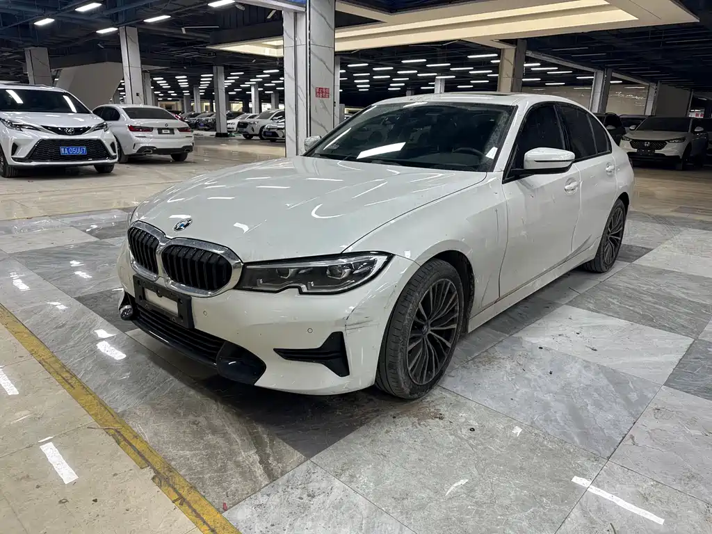 BMW 3 Series 2022 — фото 1