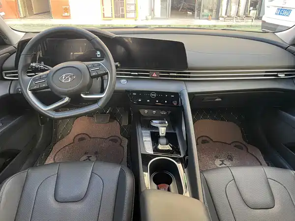 Hyundai Elantra 2023