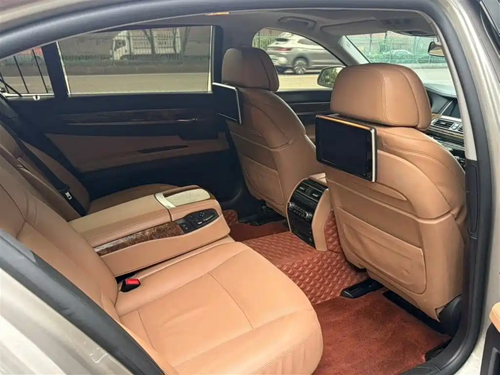 BMW 7 Series 2014 — фото 7