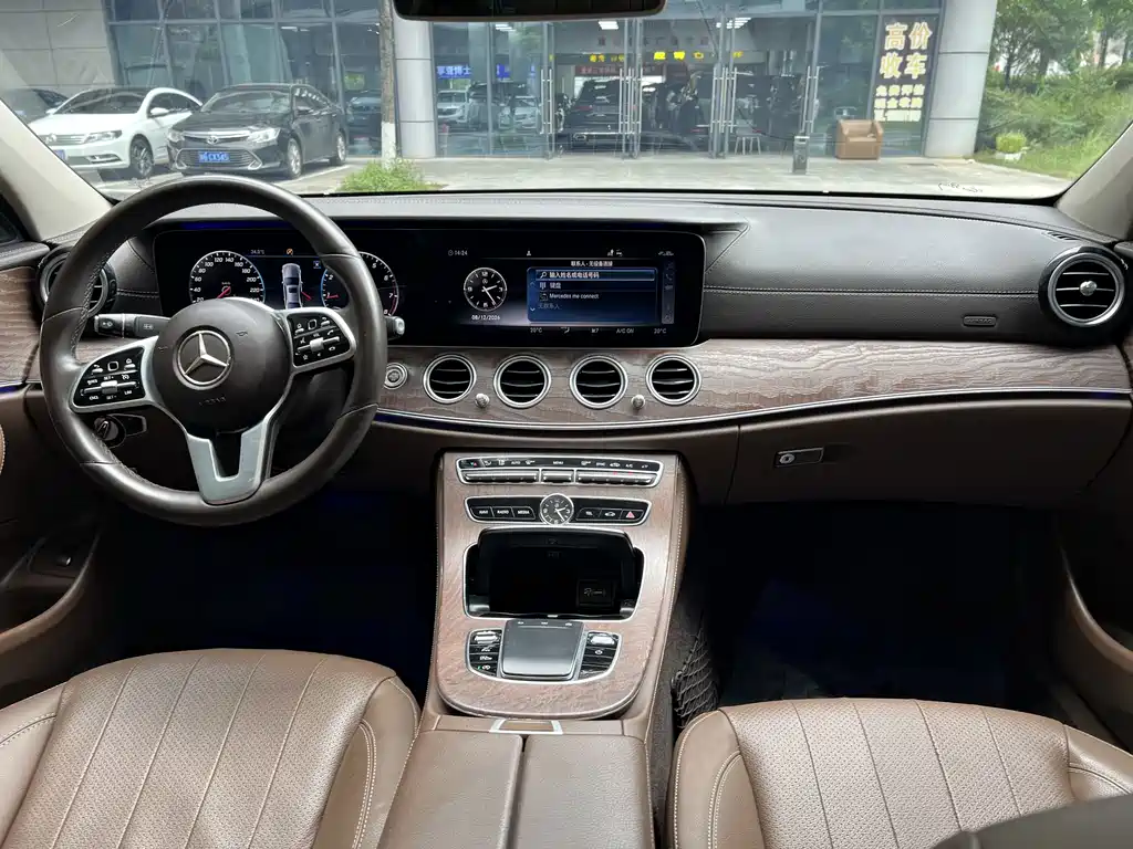 Mercedes-Benz E-Class 2020 — фото 24