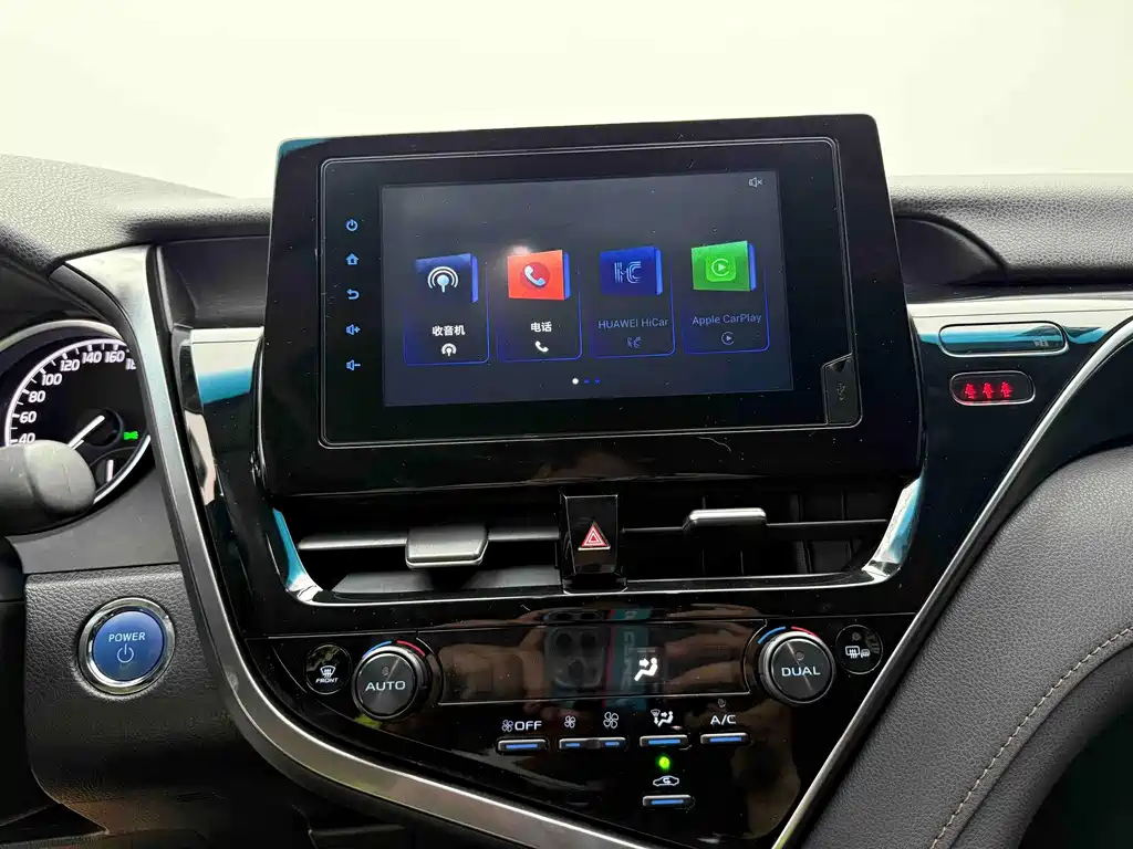 Toyota Camry 2023 — фото 17