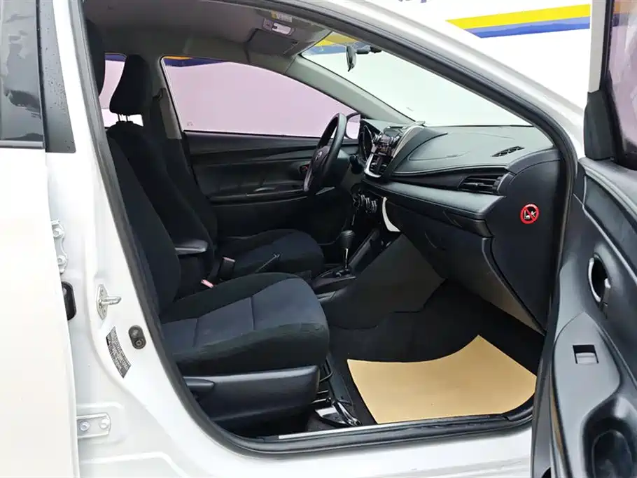 Toyota Yaris L 2017 — фото 8
