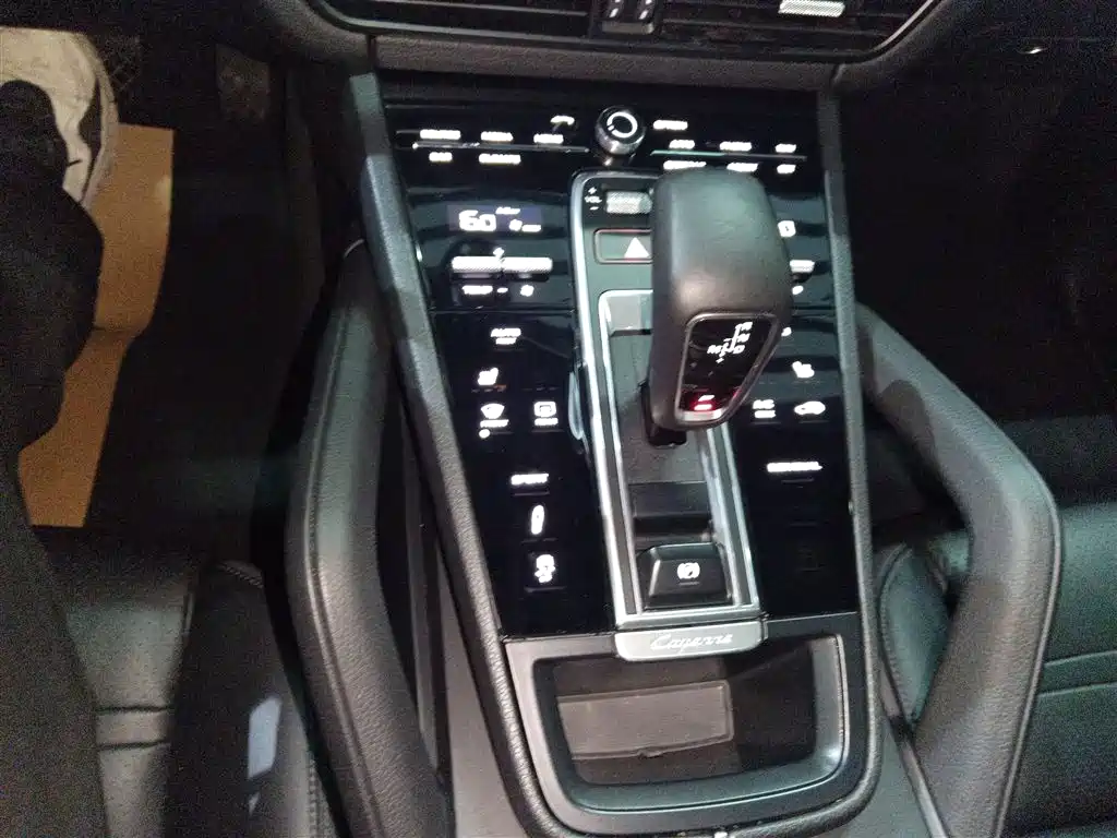 Porsche Cayenne 2018 — фото 10