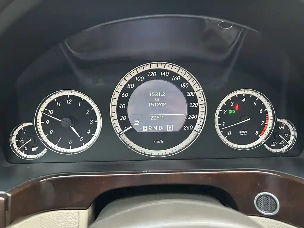 Mercedes-Benz E-Class 2013 — фото 10