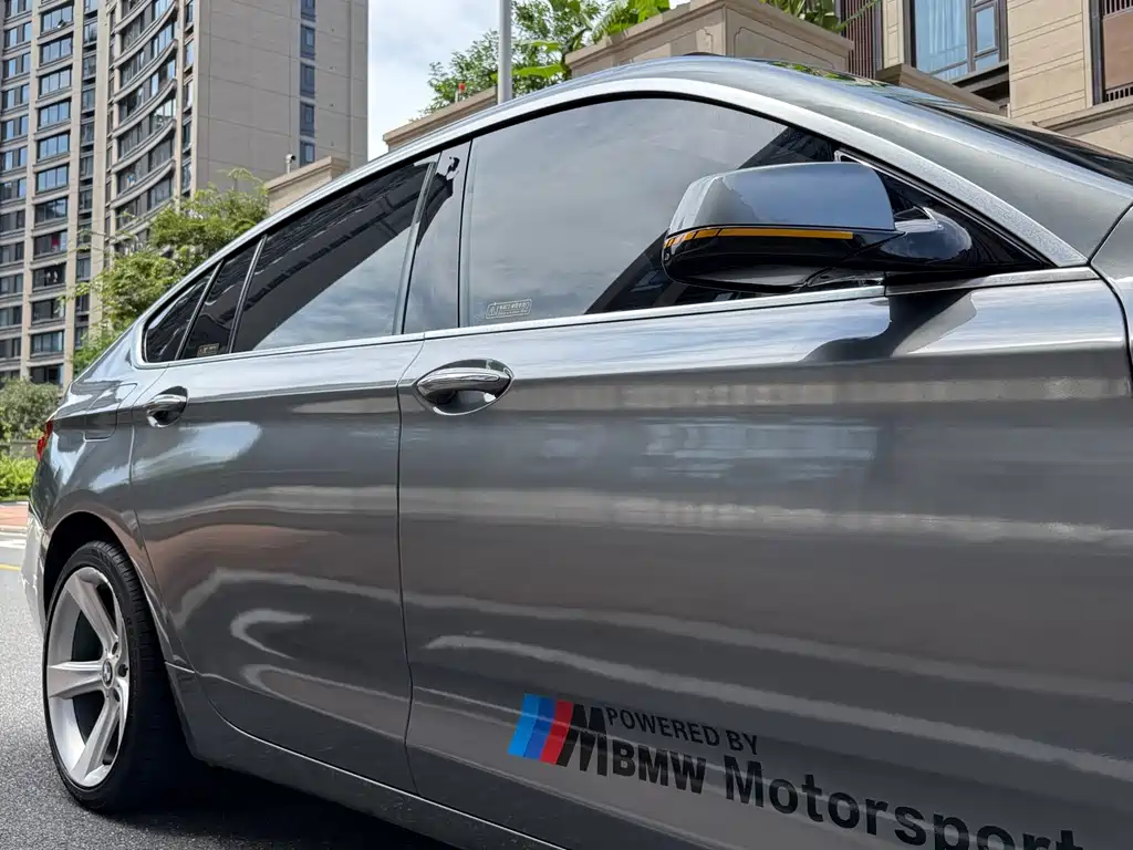 BMW 5 Series GT 2010 — фото 11