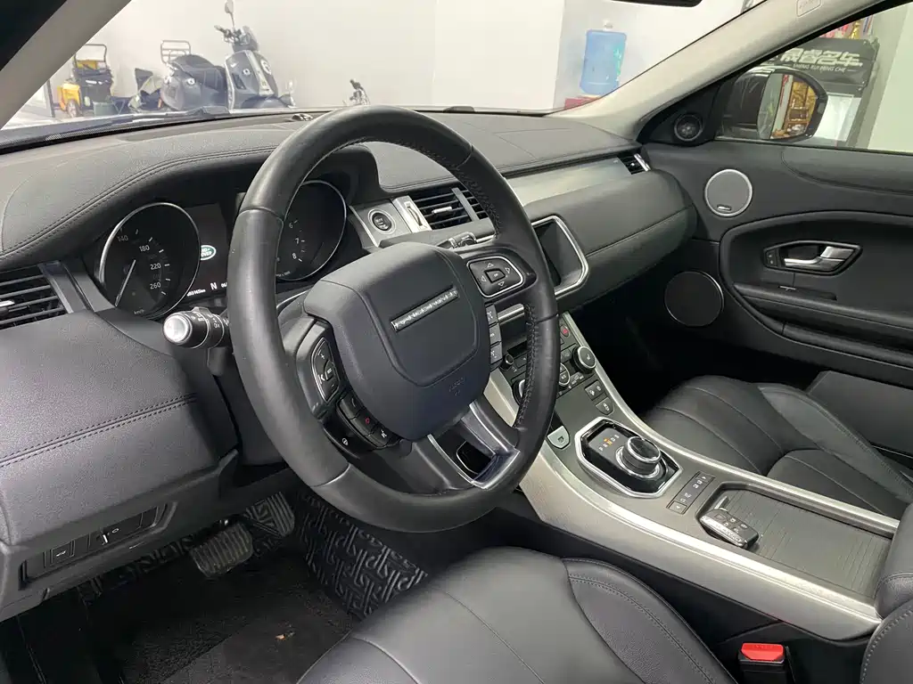 Land Rover Evoque 2018 — фото 10