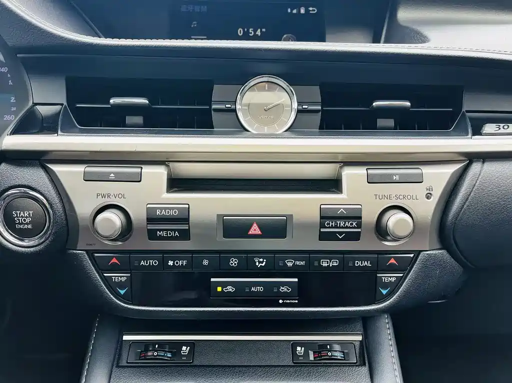 Lexus ES 2018 — фото 10
