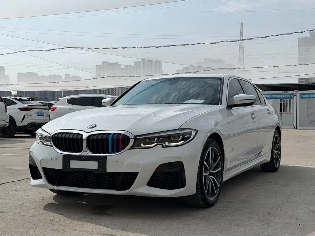 BMW 3 Series 2022 — фото 1
