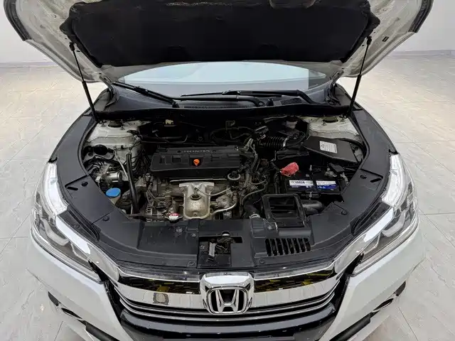 Honda Accord 2018 — фото 15