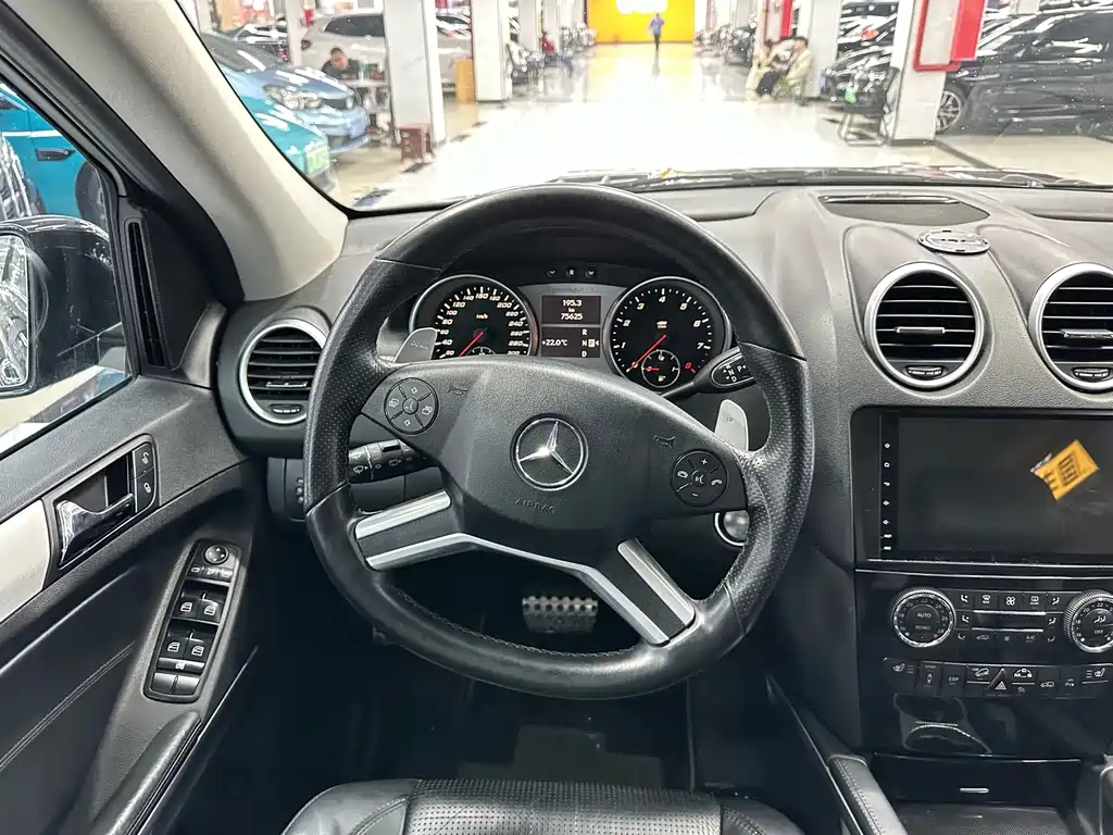 Mercedes-Benz M-Class AMG 2011 — фото 12
