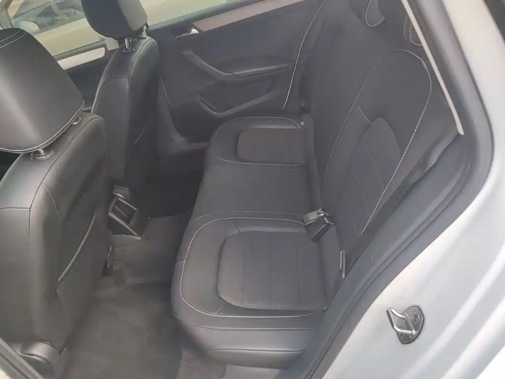 Skoda Rapid Spaceback 2017 — фото 17