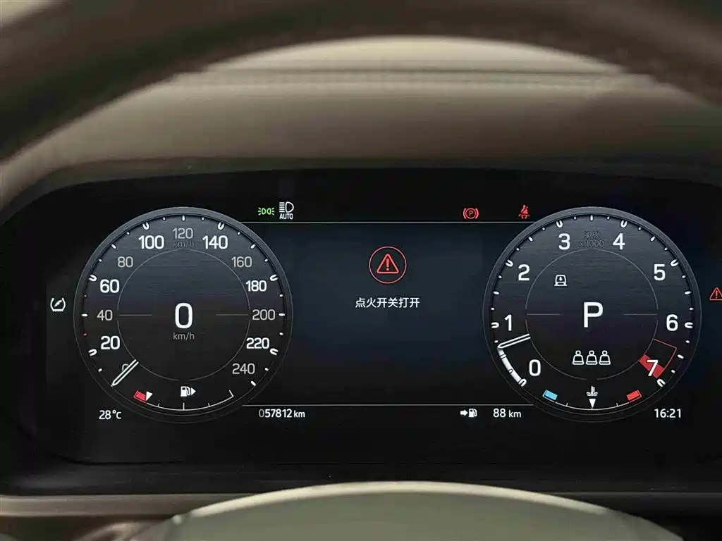 Land Rover Defender 2023 — фото 12