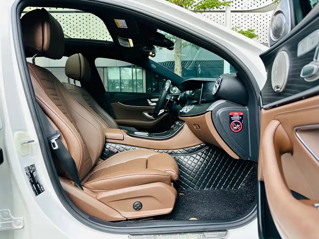 Mercedes-Benz E-Class 2022 — фото 18