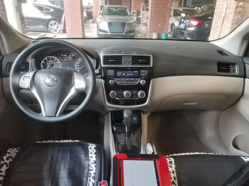 Nissan Tiida 2016 — фото 10