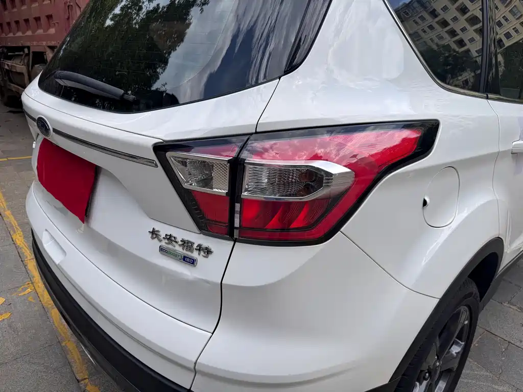 Ford Kuga 2019 — фото 23